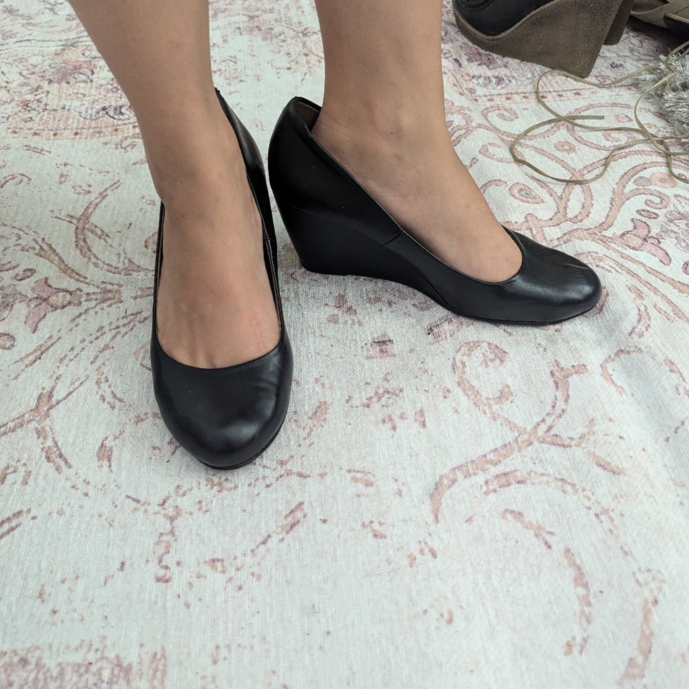 Closed toe heels